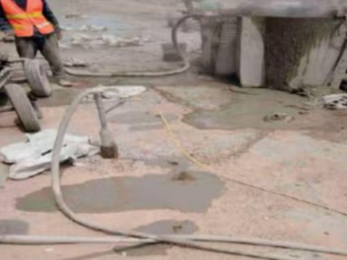 琼结水泥混凝土路面板底注浆技术 路面脱空注浆整治方案