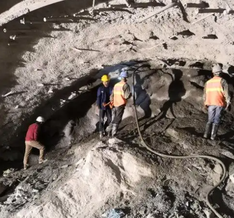 琼结拱顶带模注浆料的施工流程及注意事项